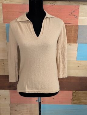 Neiman Marcus Cream V-Neck Long Sleeve Sweater with Collar